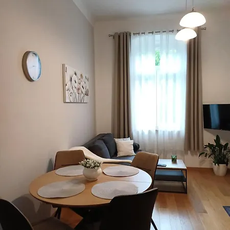 Διαμέρισμα Zdenka - 100 M From The