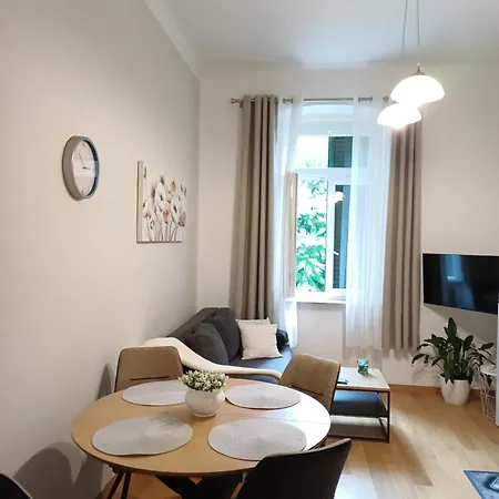 Zdenka - 100 M From The Διαμέρισμα *