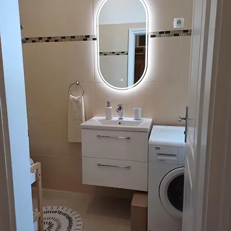 Zdenka - 100 M From The Διαμέρισμα