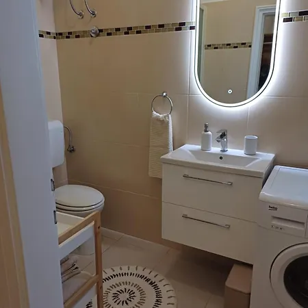 Zdenka - 100 M From The Διαμέρισμα *