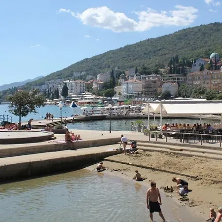 Zdenka - 100 M From The Διαμέρισμα Οπατία