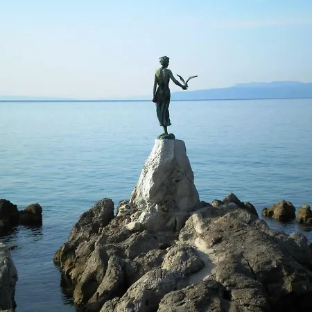 Zdenka - 100 M From The Οπατία