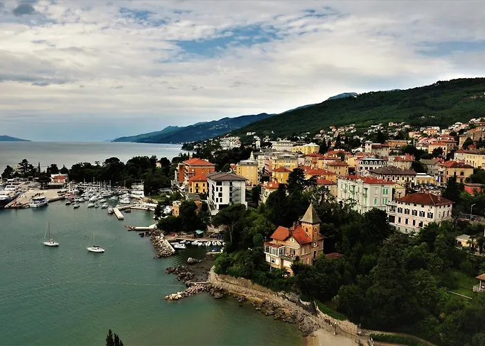 Zdenka - 100 M From The アパート *