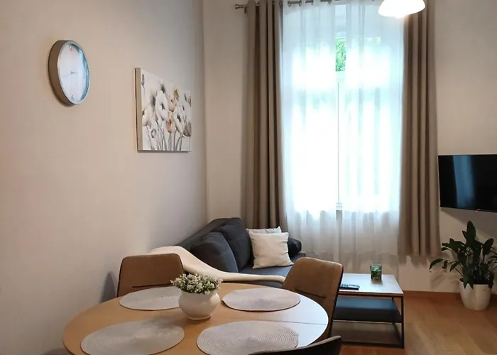 アパート Zdenka - 100 M From The