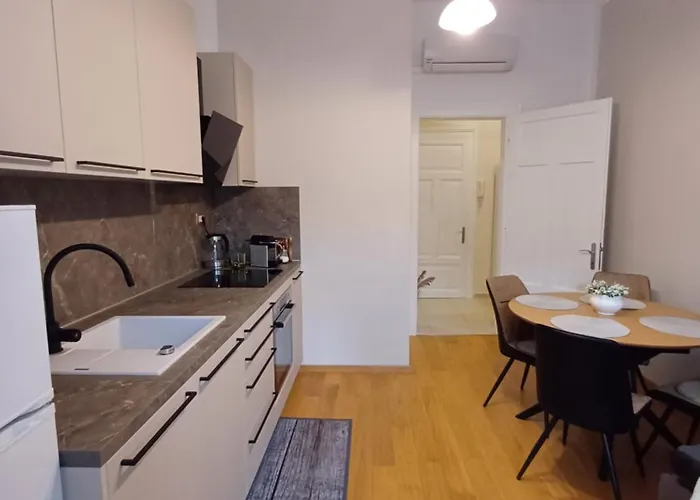 アパート Zdenka - 100 M From The *