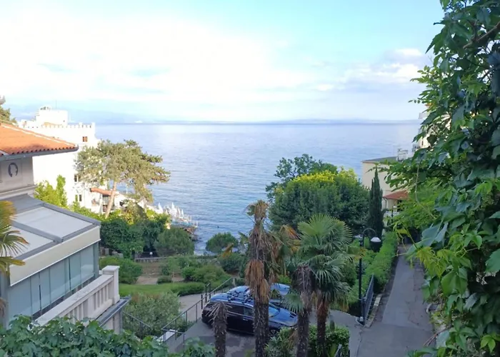 Zdenka - 100 M From The アパート オパティヤ