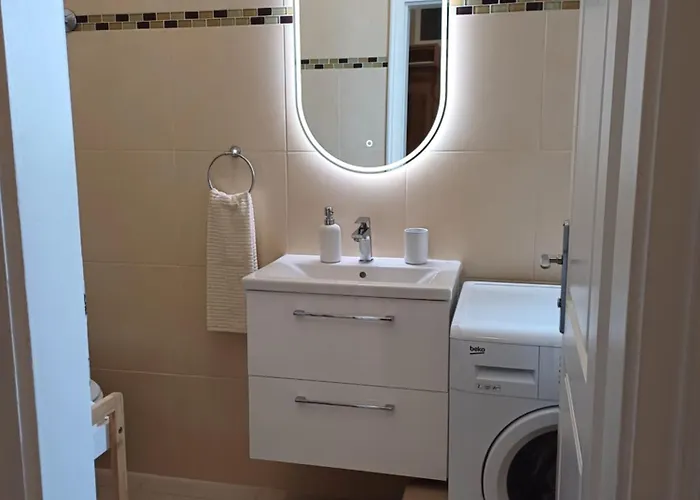 Zdenka - 100 M From The アパート