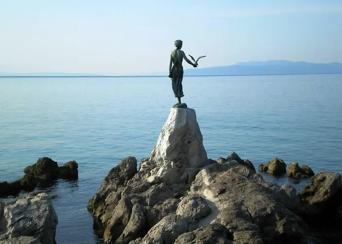 Zdenka - 100 M From The オパティヤ