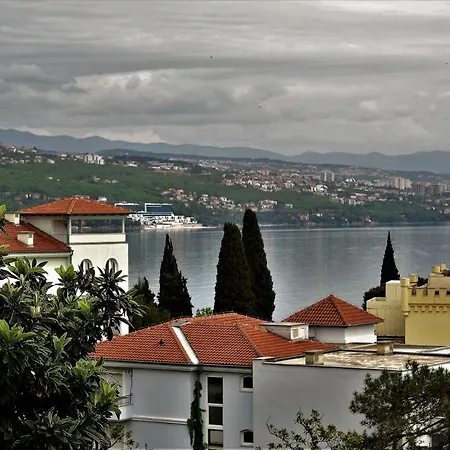Apartment Zdenka - 100 M From The Opatija